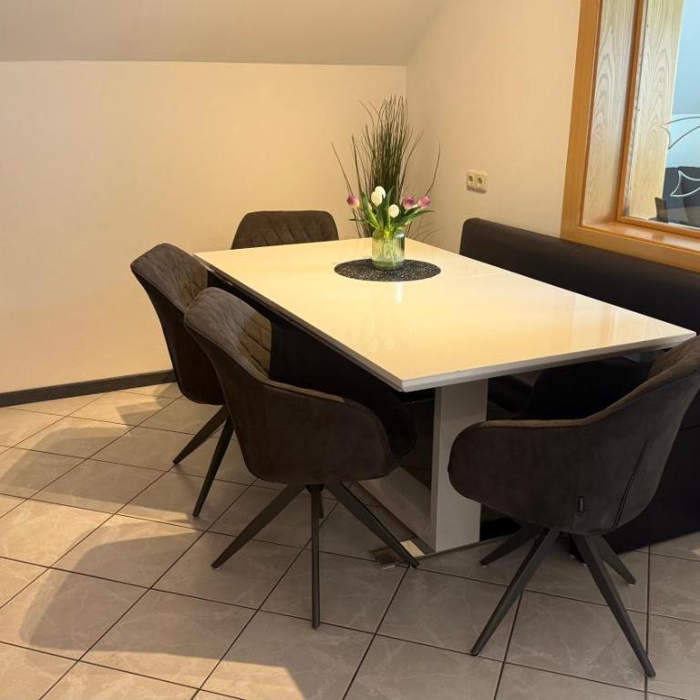 Familienoase mit Garten - 5 Gehminuten zum Millstätter See - Apartment mit 1 Schlafzimmer und Garten - 10
