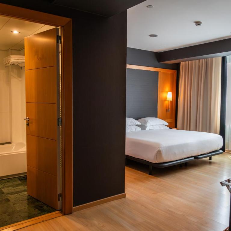 Hotel Barcelona Universal - Habitación Triple - 7