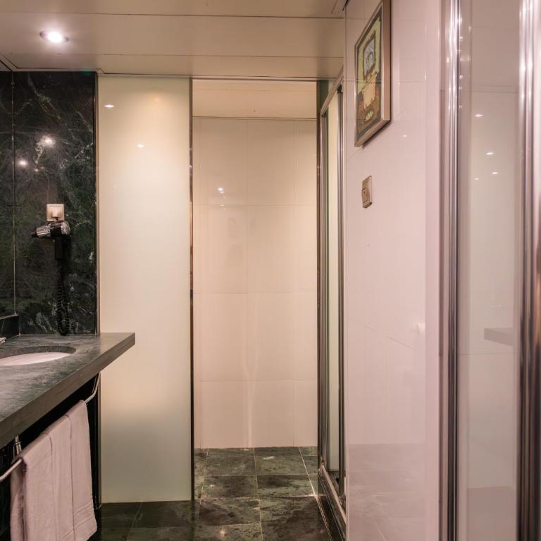 Hotel Barcelona Universal - Habitación Triple - 8