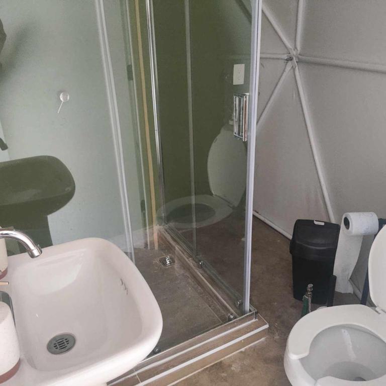 Glamping sin salir de la CDMX - Habitación con cama extragrande y vistas a la montaña - 11