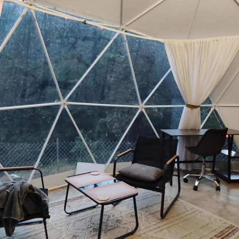 Glamping sin salir de la CDMX - Habitación con cama extragrande y vistas a la montaña - 6