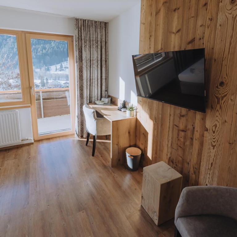 Sonnenhang Montafon - Comfort Doppelzimmer mit Balkon - 11