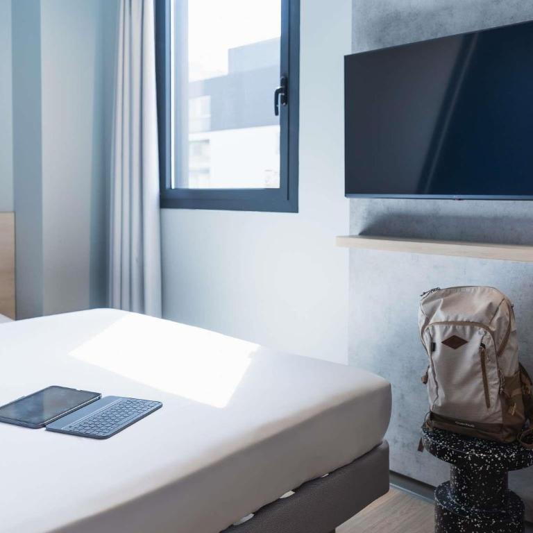 ibis budget Madrid Albasanz - Triple Room with One Double and Sofe Bed - 2