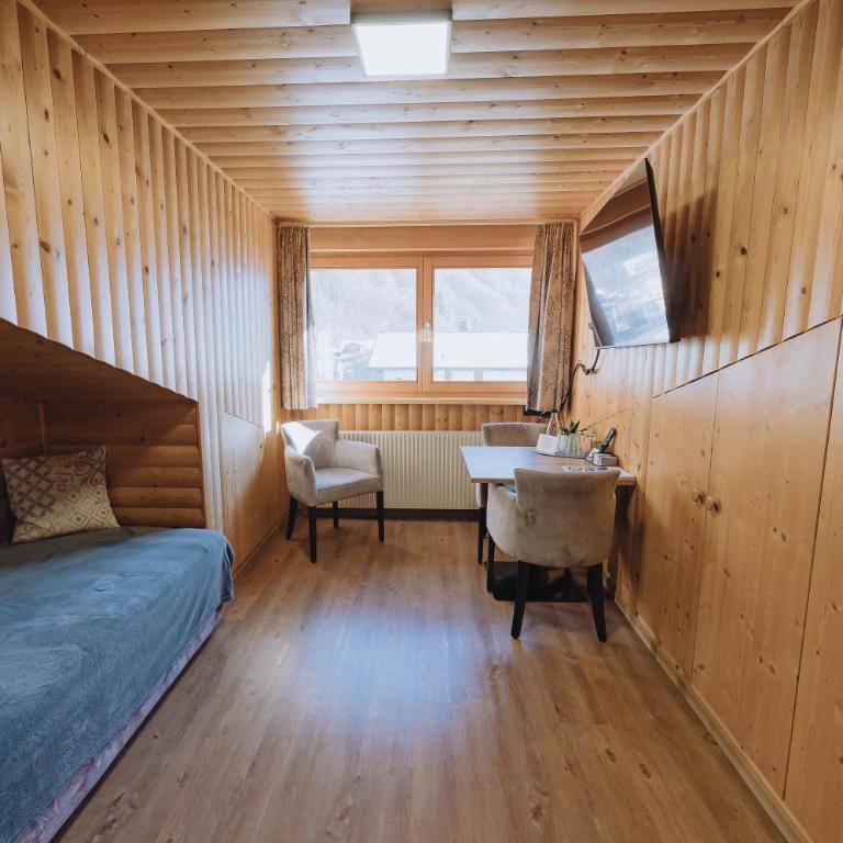 Sonnenhang Montafon - Großes Doppelzimmer - 13
