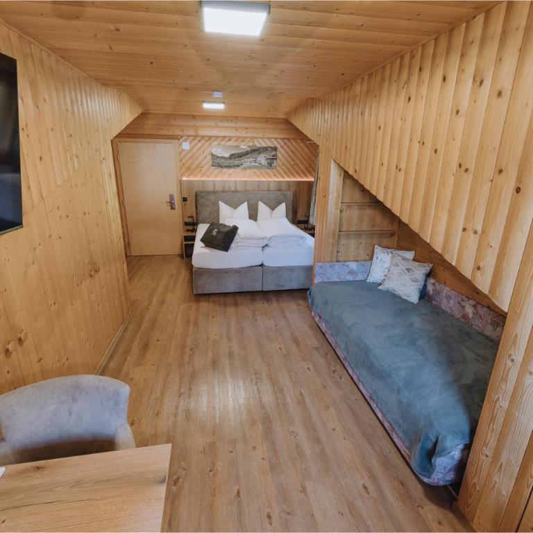 Sonnenhang Montafon - Großes Doppelzimmer - 10