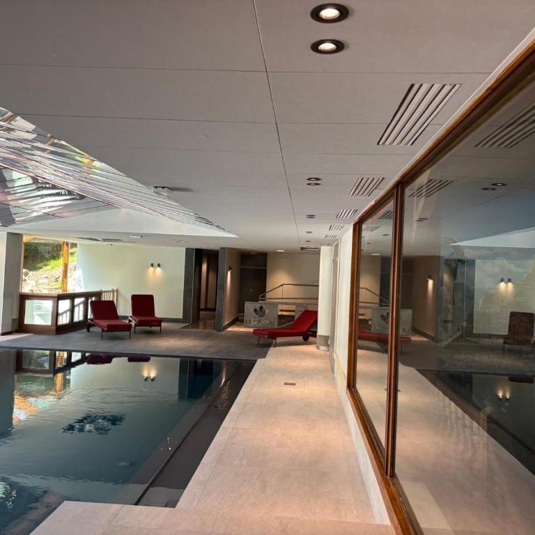 Très bel appartement avec vue exceptionnelle et piscine intérieure dans la résidence - Apartment mit 2 Schlafzimmern - 22
