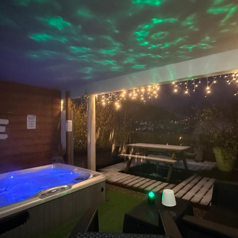 AU NID COSY D'ISA A GERARDMER VOSGES - Spas privatifs - Chambre Double avec Terrasse et Jacuzzi Privé - 24