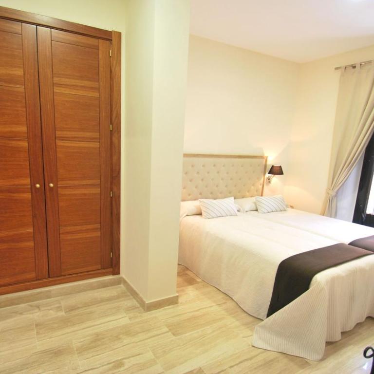 Apartamentos Living Sevilla Centro Maestranza - Apartamento Deluxe de 3 dormitorios - 9