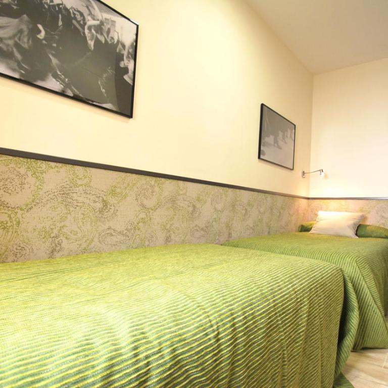 Apartamentos Living Sevilla Centro Maestranza - Apartamento Deluxe de 3 dormitorios - 12