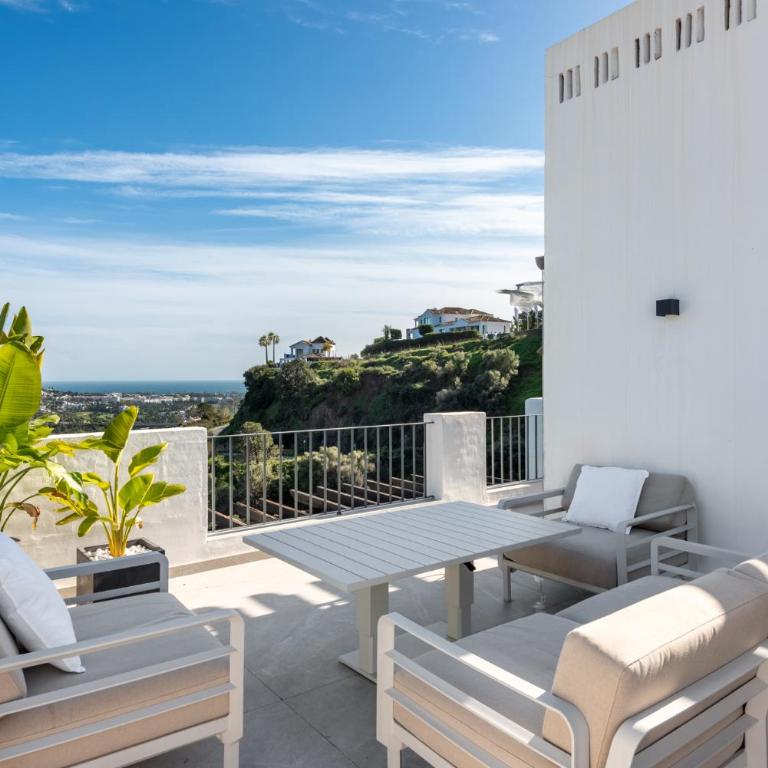 Luxury 3-Bed Penthouse Retreat with Sea & Golf Views - Apartamento de 3 dormitorios con vistas al mar - 23
