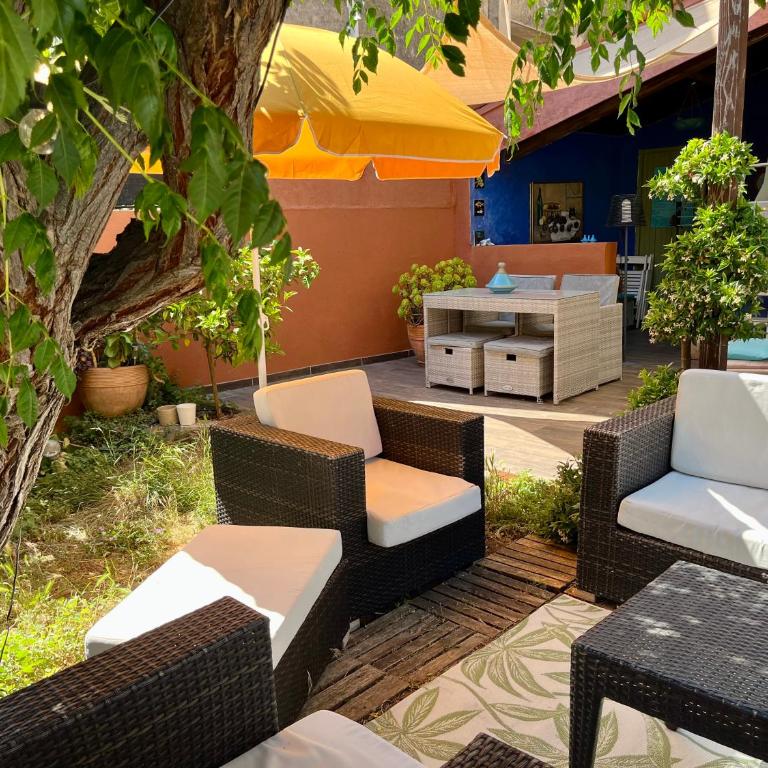 Maison Méditerranéenne proche du cœur de ville, avec piscine - Three-Bedroom Villa - 9