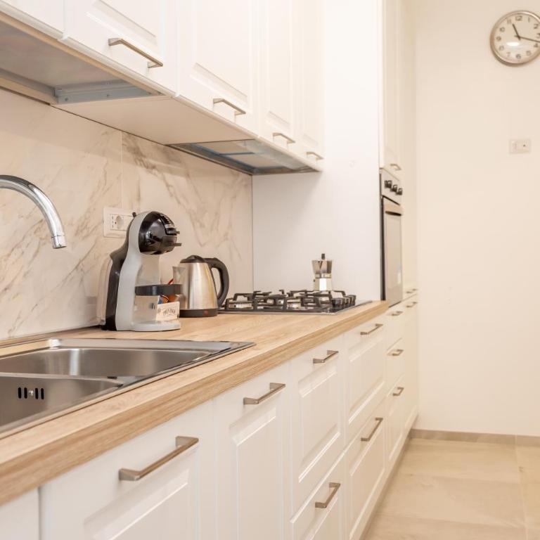 Cornelia Apartment Near Metro A - Appartamento con 2 Camere da Letto - 14