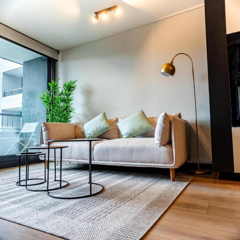 Chic 1BR in Nunoa Cozy Balcony Pool Access - Apartamento - 2