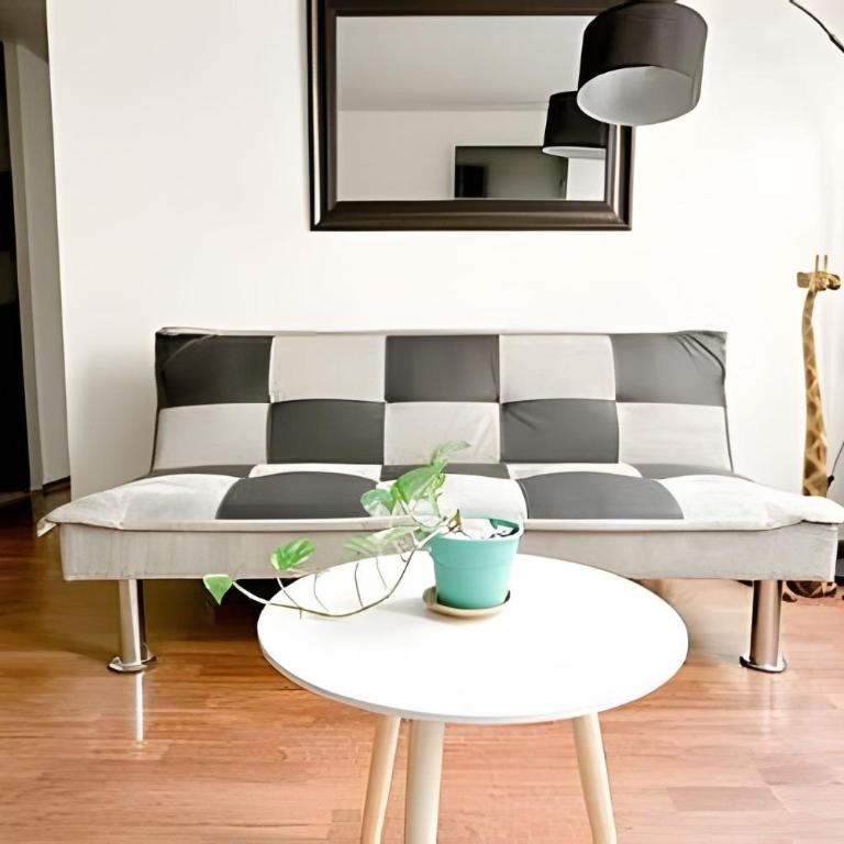 Cozy apartment just steps from Parque O'Higgins with WiFi - Apartment - 4