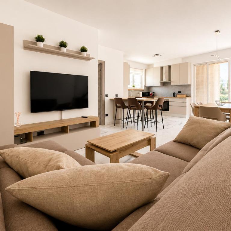 Villa Diamante, Spacious Comfort Villa on Lake Como with Garden, Garage & AC - Villa Superior - 2