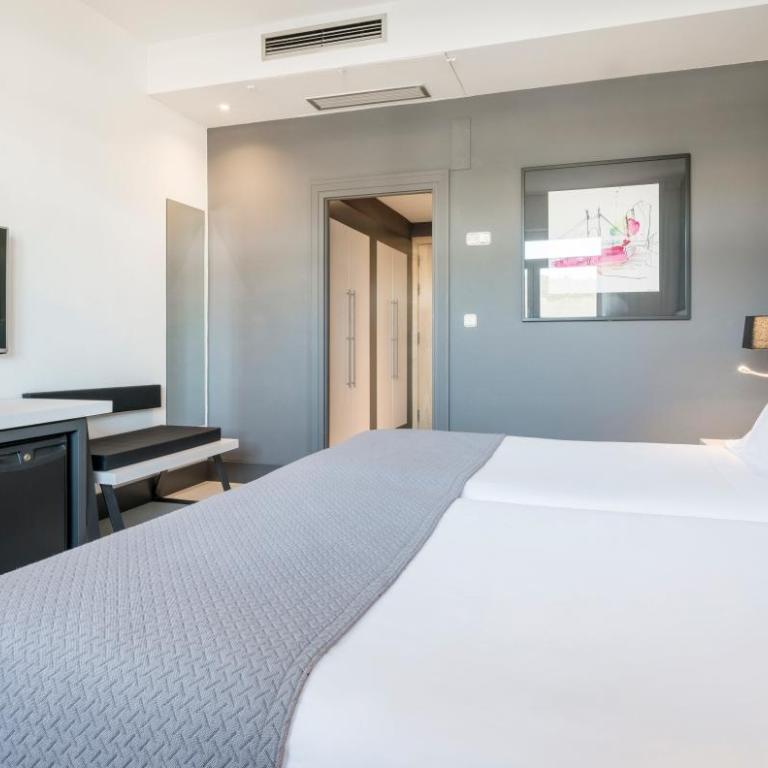 Hotel Ilunion Bilbao - Double Room - 4