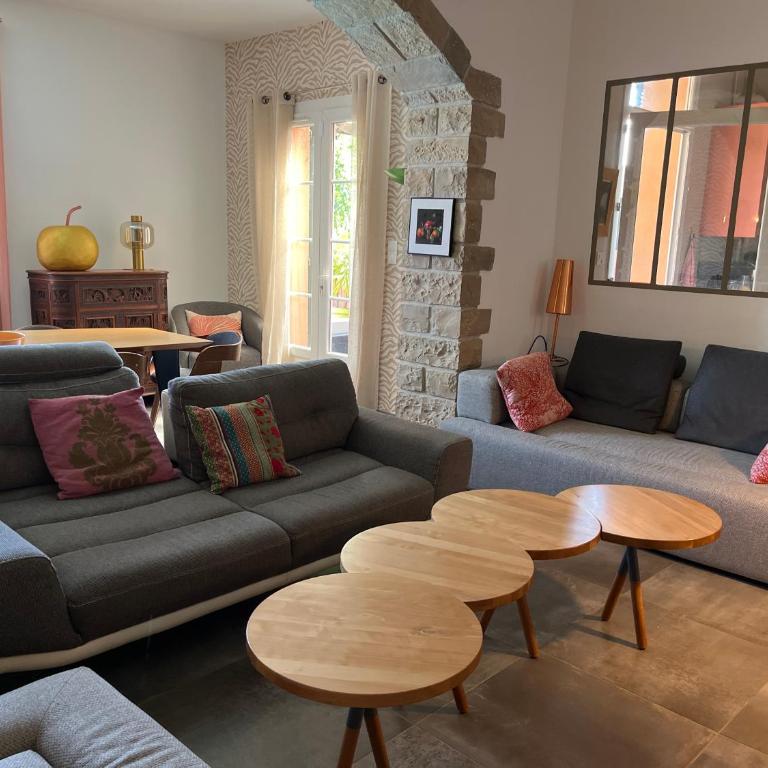 Maison Méditerranéenne proche du cœur de ville, avec piscine - Three-Bedroom Villa - 1