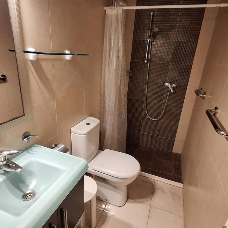 Apartment Grecia 200 meter from beach LEstartit - Three-Bedroom Apartment - 3