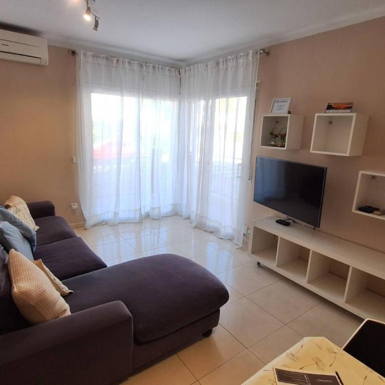 Apartment Grecia 200 meter from beach LEstartit - Three-Bedroom Apartment - 8
