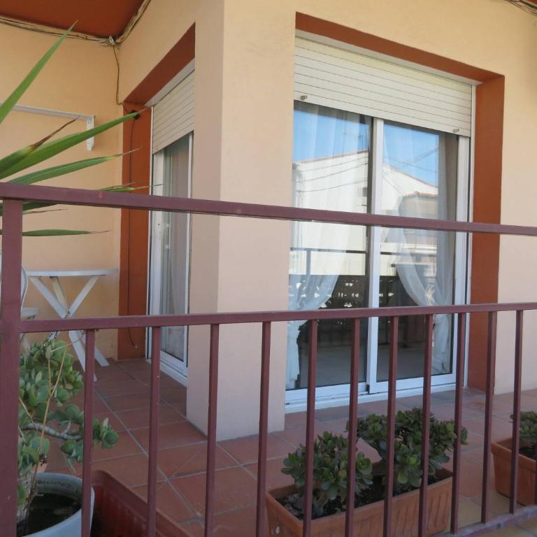 Apartment Grecia 200 meter from beach LEstartit - Three-Bedroom Apartment - 12