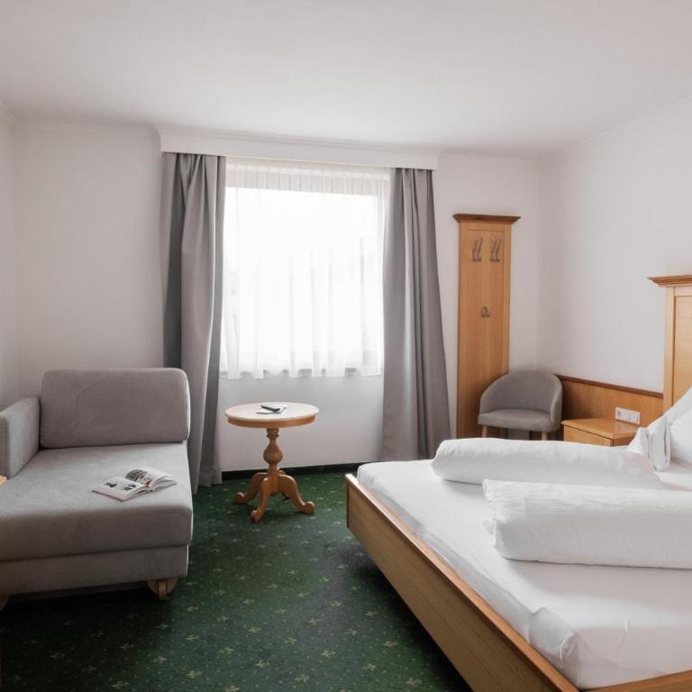 Hotel Martini Kaprun including free parking and Zell am See-Kaprun summer card - Doppelzimmer mit Bergblick - 1
