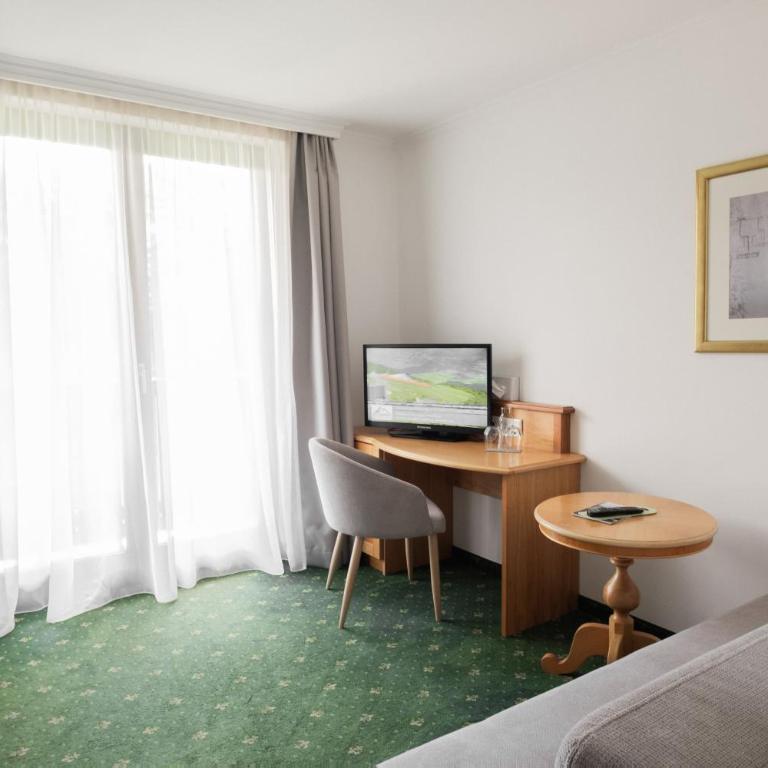 Hotel Martini Kaprun including free parking and Zell am See-Kaprun summer card - Doppelzimmer mit Balkon - 9
