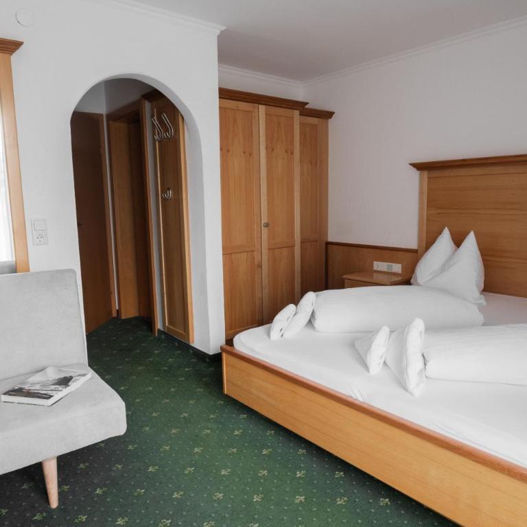Hotel Martini Kaprun including free parking and Zell am See-Kaprun summer card - Doppelzimmer mit Balkon - 4