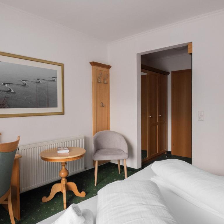 Hotel Martini Kaprun including free parking and Zell am See-Kaprun summer card - Standard Doppelzimmer - 7