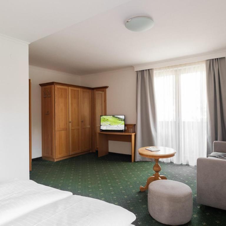 Hotel Martini Kaprun including free parking and Zell am See-Kaprun summer card - Doppelzimmer mit Balkon - 10