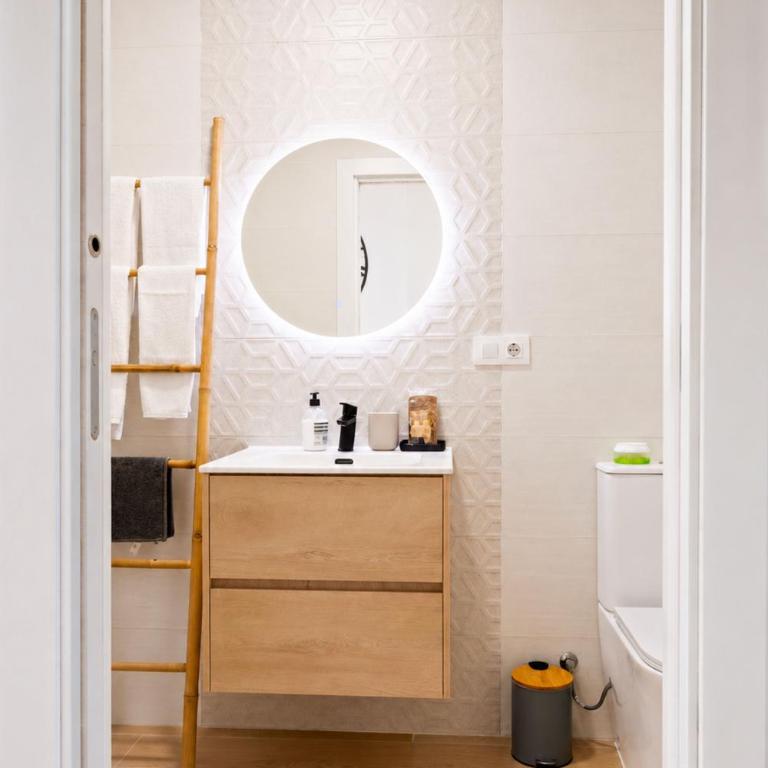 Tortuga - Entire Apt - Near Beach and Stadium by Río Turia Apartments - One-Bedroom Apartment - 2