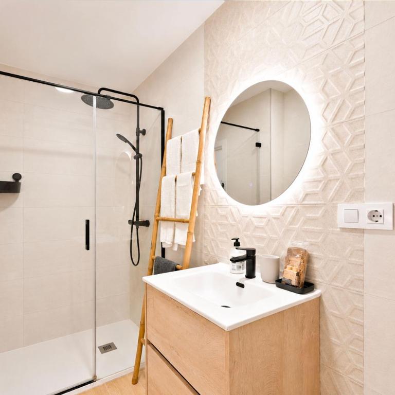 Tortuga - Entire Apt - Near Beach and Stadium by Río Turia Apartments - One-Bedroom Apartment - 9