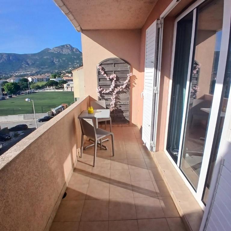 Superbe T3 vue entre terre et mer - Appartement 2 Chambres - 26