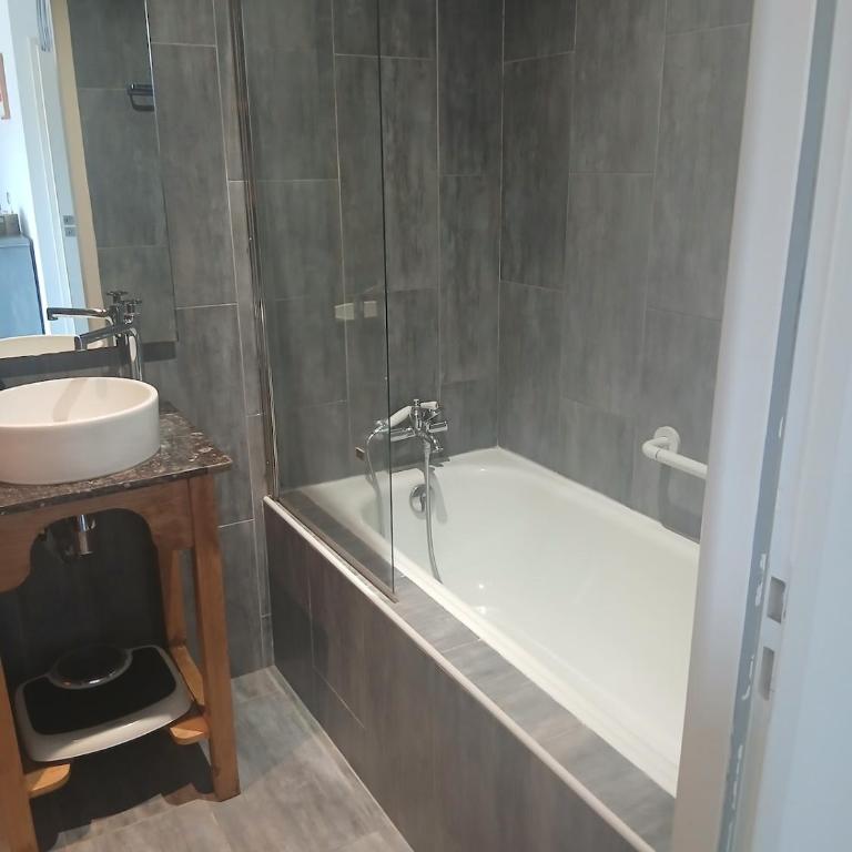 Superbe T3 vue entre terre et mer - Appartement 2 Chambres - 19