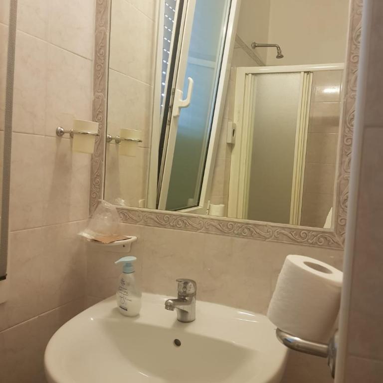 Hotel Erika - Letto Singolo in Dormitorio - 20
