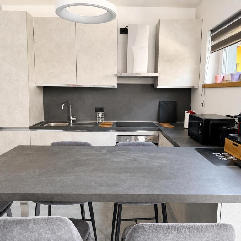 Villa Smeraldo, Spacious Comfort Villa on Lake Como with Garden, Garage & AC - Villa Superior - 10