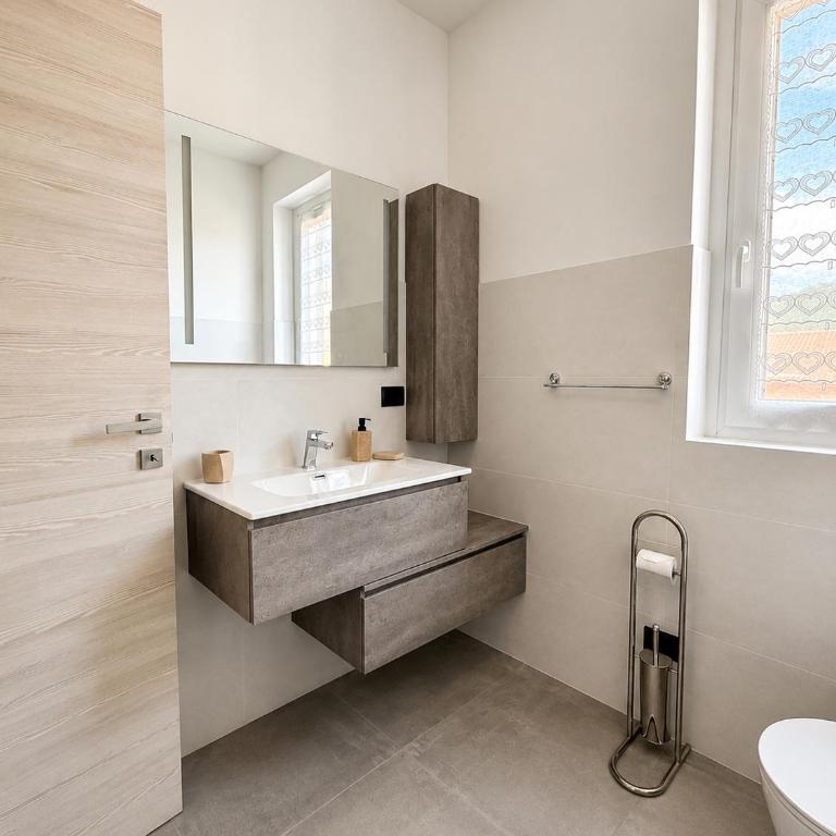 Villa Smeraldo, Spacious Comfort Villa on Lake Como with Garden, Garage & AC - Villa Superior - 23