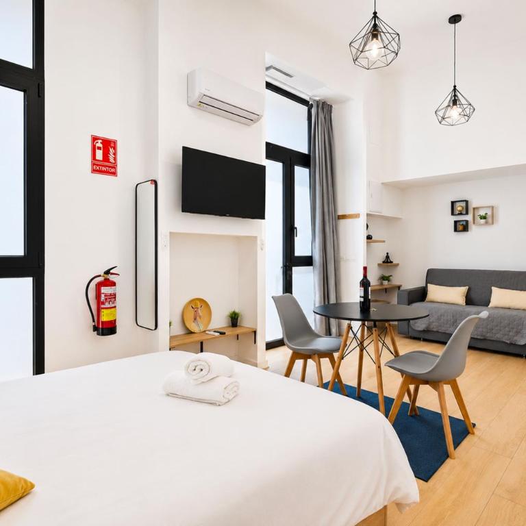 Jirafa - Entire Apt - Near Beach and Stadium by Río Turia Apartments - One-Bedroom Apartment - 2