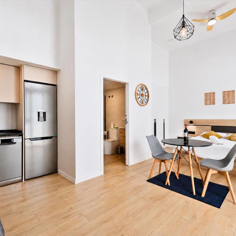 Jirafa - Entire Apt - Near Beach and Stadium by Río Turia Apartments - One-Bedroom Apartment - 3