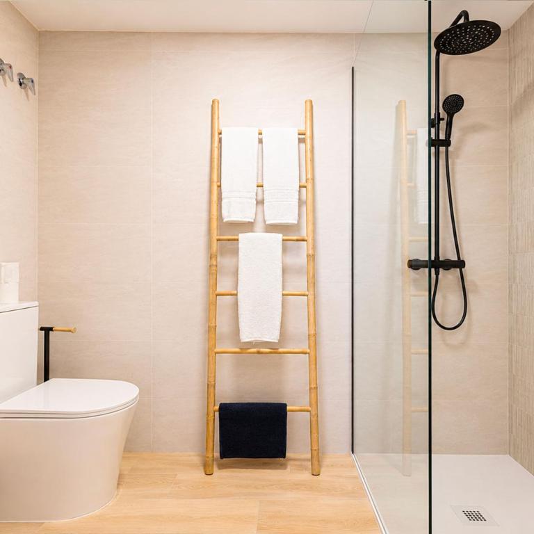Pingüino - Entire Apt - Near Beach and Stadium by Río Turia Apartments - One-Bedroom Apartment - 2