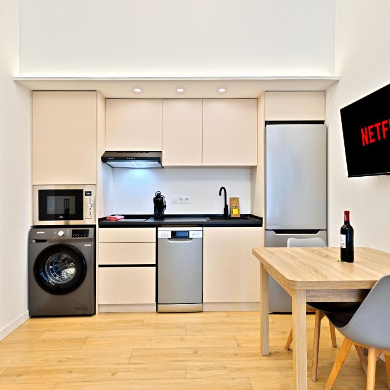 Pingüino - Entire Apt - Near Beach and Stadium by Río Turia Apartments - One-Bedroom Apartment - 3