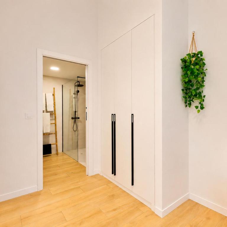 Pingüino - Entire Apt - Near Beach and Stadium by Río Turia Apartments - One-Bedroom Apartment - 5