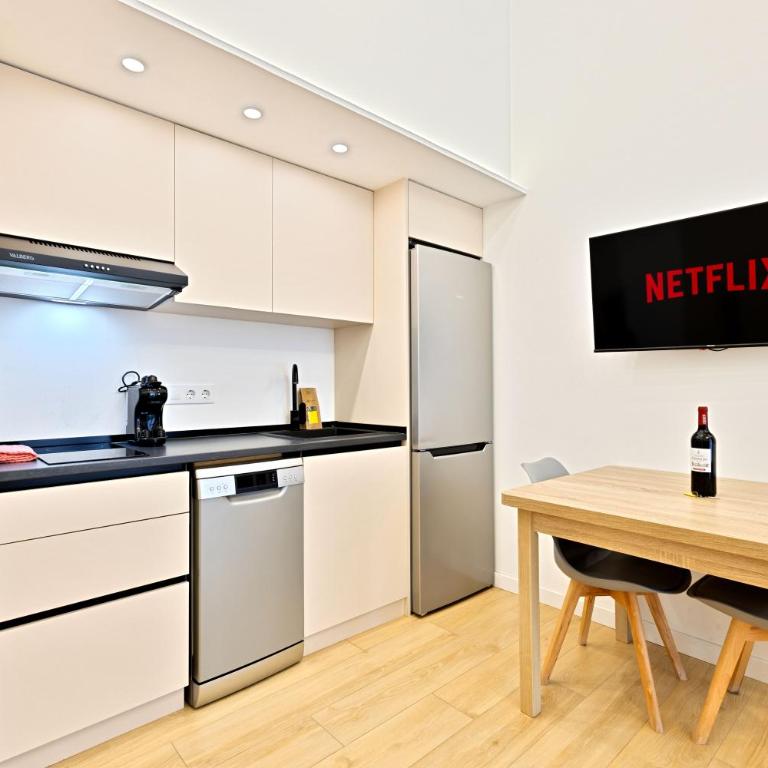 Pingüino - Entire Apt - Near Beach and Stadium by Río Turia Apartments - One-Bedroom Apartment - 11