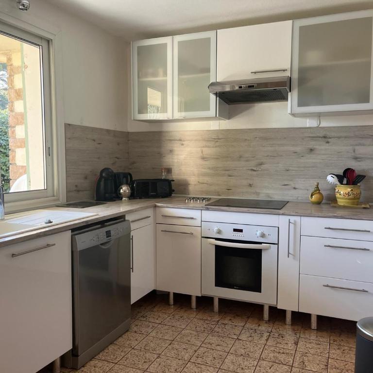 Logement climatisé avec immense terrasse pour 4 personnes - Appartement 2 Chambres - 5