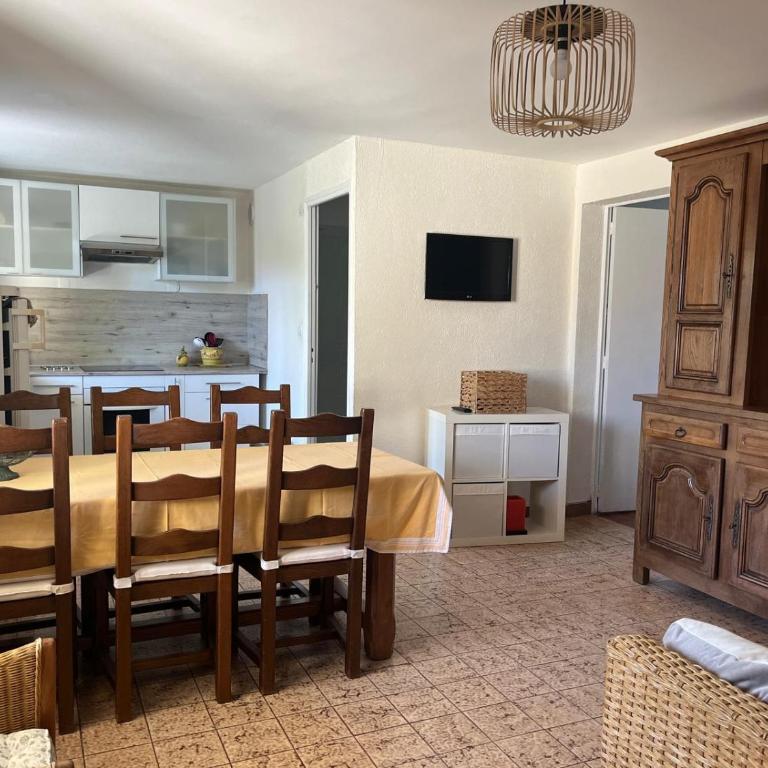 Logement climatisé avec immense terrasse pour 4 personnes - Appartement 2 Chambres - 6