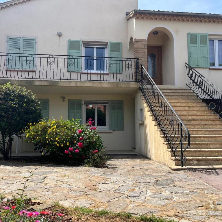 Logement climatisé avec immense terrasse pour 4 personnes - Appartement 2 Chambres - 2