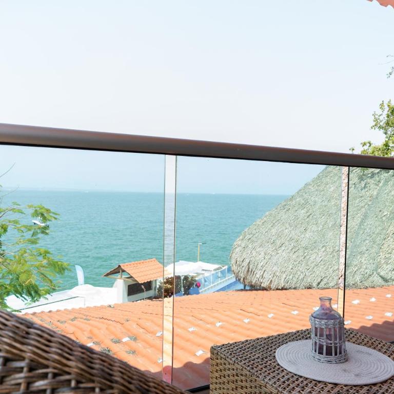 Hotel Isla Real - Deluxe Suite with Sea View - 5