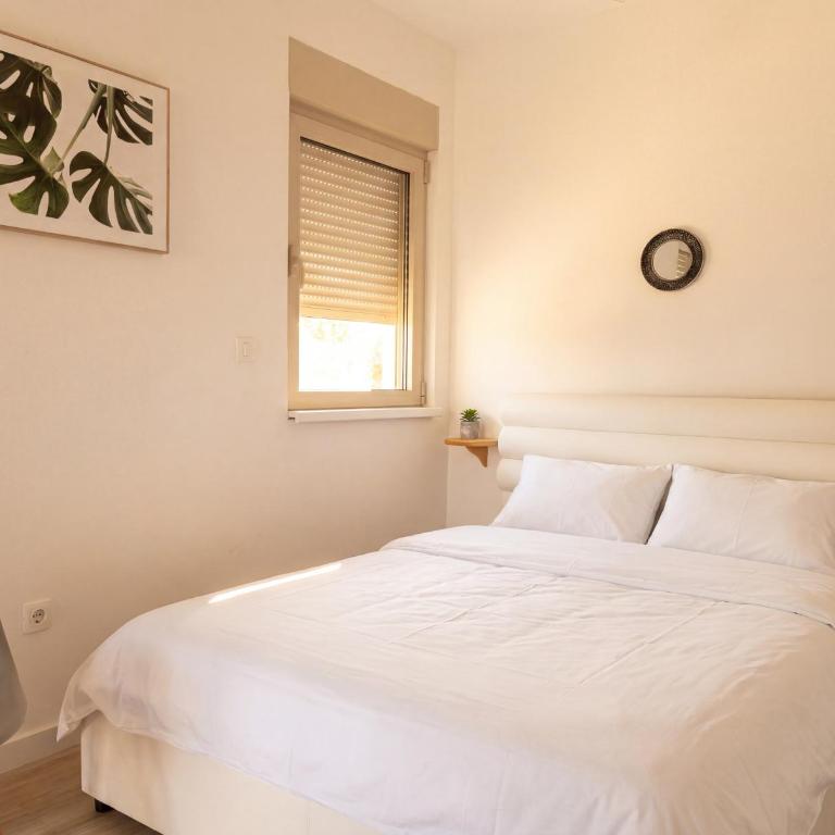 Mountain View Studio with Pool - Apartman sa 1 Spavaćom Sobom - 2