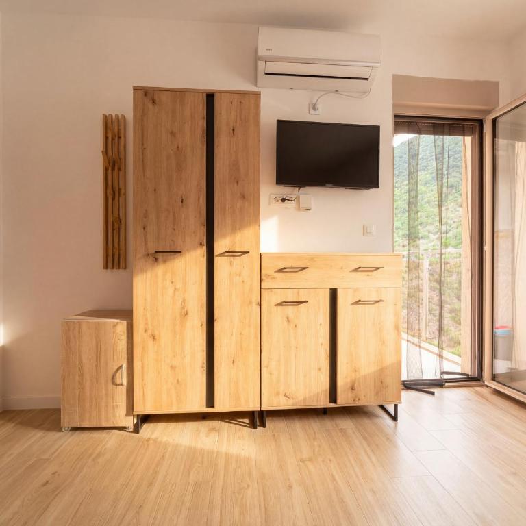 Mountain View Studio with Pool - Apartman sa 1 Spavaćom Sobom - 10