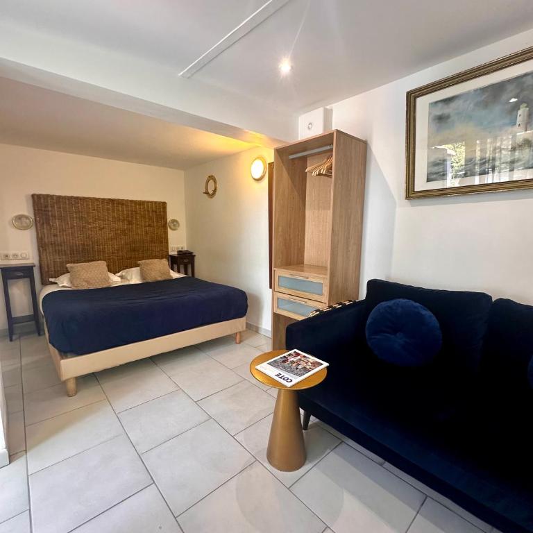 Hôtel Eden Cassis - centre-ville- piscine chauffée, jacuzzi et sauna - parking privé - Chambre Double avec Patio - 6