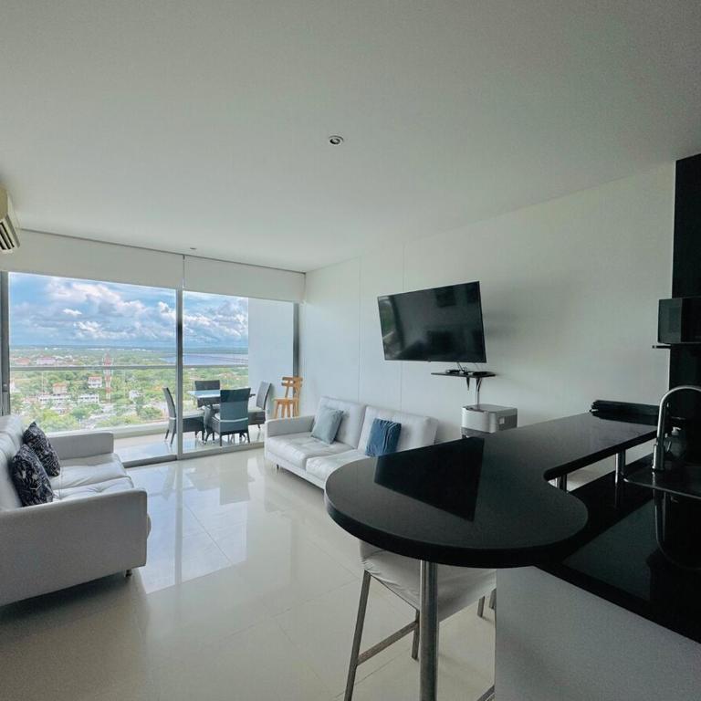 Hermoso apartamento con salida al mar exclusivo edificio - Three-Bedroom Apartment - 1